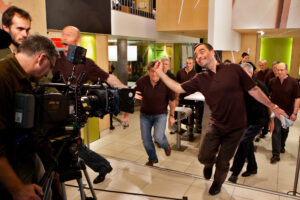 Tournage d'un clip musical et comique dans un restaurant rapide